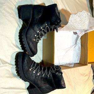 New in Box Steve Madden Gullible Black Boots